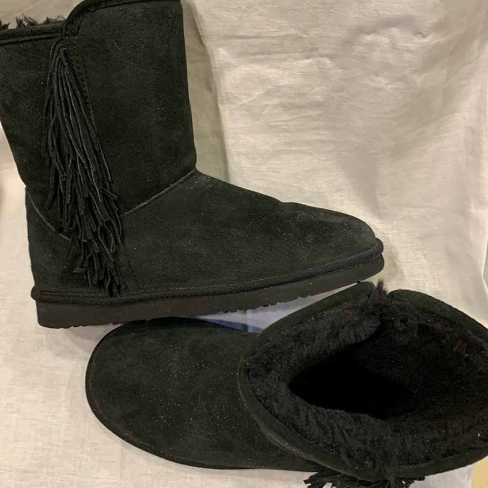 Black suede fur lined 9” Ladies warm & comfy snow boots with inside fringe